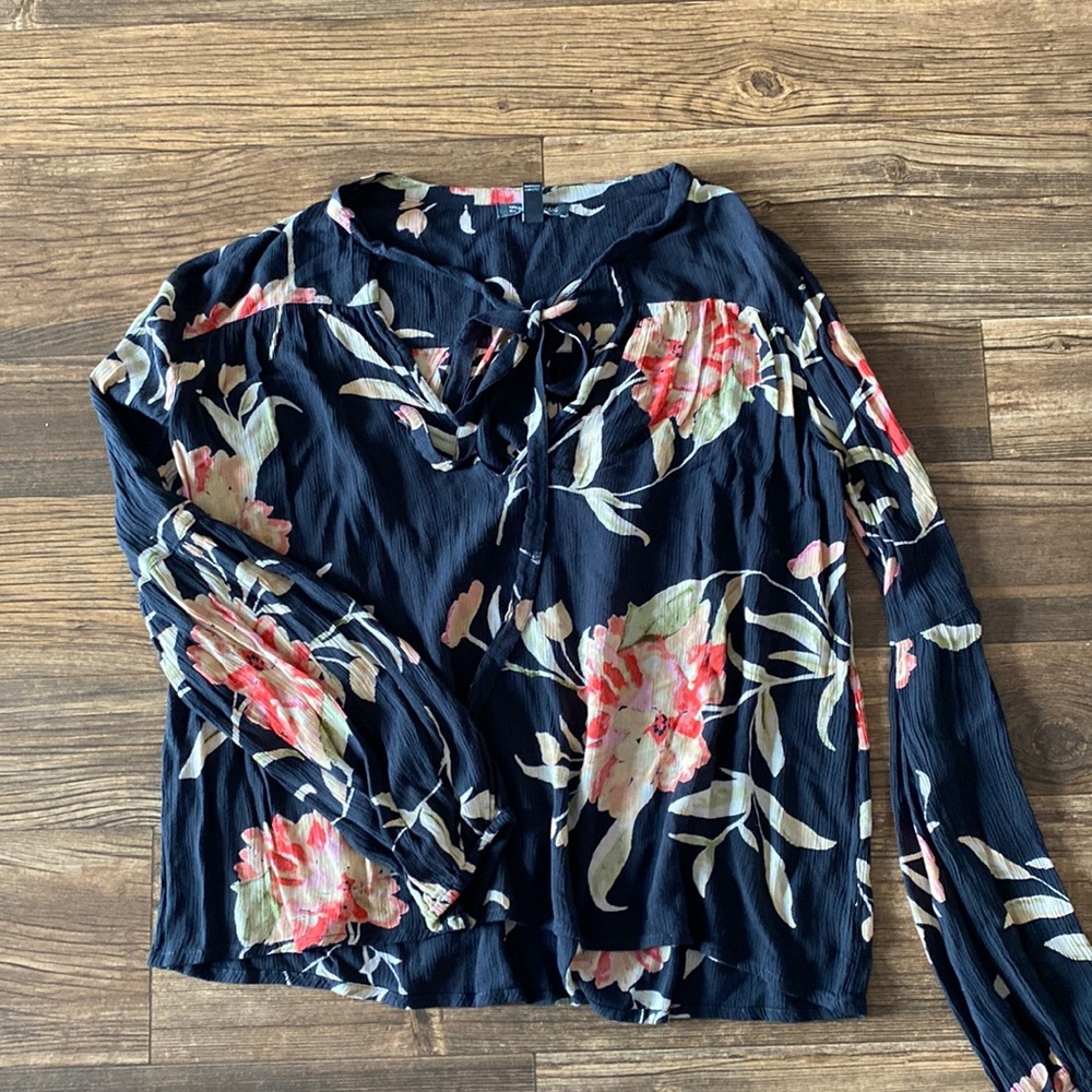 Billabong Flowy Shirt size Small